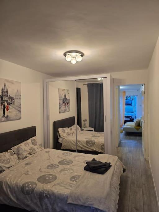 Hucclecote Cozy Flat 1 Bedroom מראה חיצוני תמונה