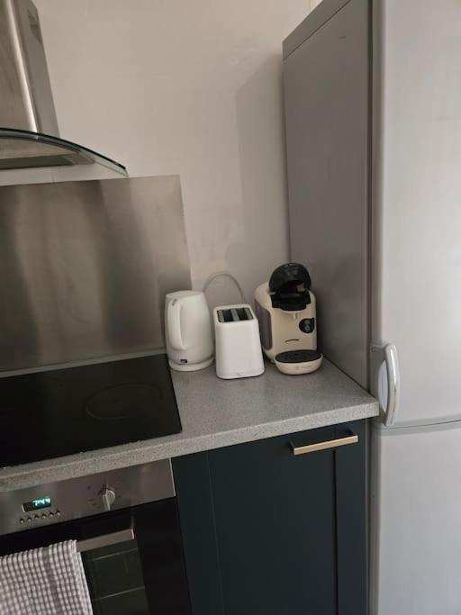 Hucclecote Cozy Flat 1 Bedroom מראה חיצוני תמונה